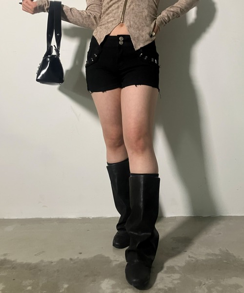 .KOM(ドットコム)の「A'GEM/9 × .kom 『.KOM/ドットケーオーエム』 Grunge Damage & Studs Denim Short Pants/グランジ系 ダメージ&スタッズ デニムショートパンツ(デニムパンツ・レディース・ブラック/ブルー・M/S)」の8枚目の写真