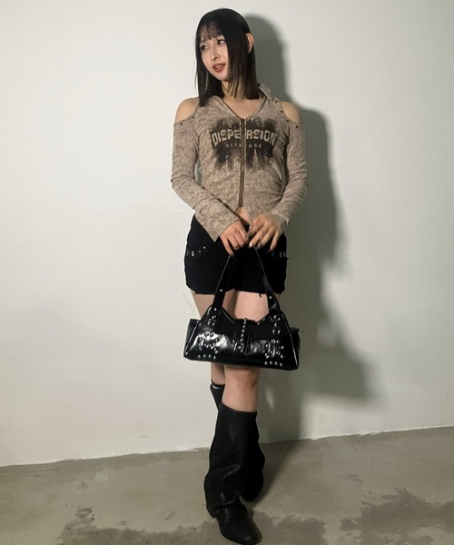 .KOM(ドットコム)の「A'GEM/9 × .kom 『.KOM/ドットケーオーエム』 Grunge Damage & Studs Denim Short Pants/グランジ系 ダメージ&スタッズ デニムショートパンツ(デニムパンツ・レディース・ブラック/ブルー・M/S)」の5枚目の写真