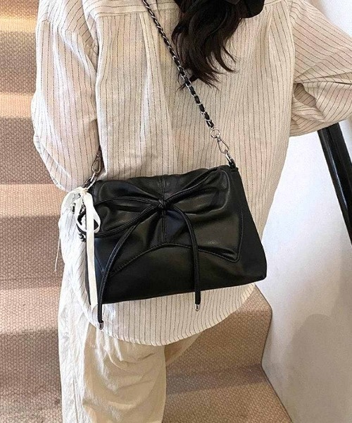 maison de LATIR(メゾンドラティール)の「コーデに甘さをプラスするショルダーバッグ(ショルダーバッグ・レディース・ホワイト/ピンク/ブラック・FREE)」の5枚目の写真