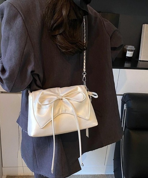 maison de LATIR(メゾンドラティール)の「コーデに甘さをプラスするショルダーバッグ(ショルダーバッグ・レディース・ホワイト/ピンク/ブラック・FREE)」の8枚目の写真