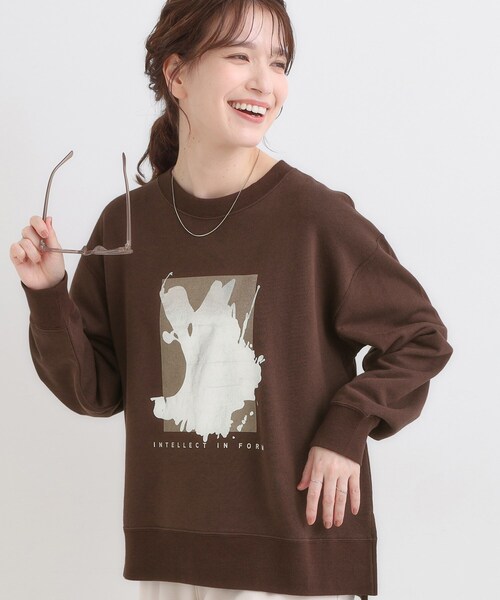 SHOO・LA・RUE(シューラルー)の「【S-LL】選べる4柄 グラフィックアソート裏毛スウェット(スウェット・レディース・ホワイト系3/チャコール/ベージュ系その他7/ブラック系/ダークブラウン系2/ブルー系1/ピンク系4/グレー系1・01/02/03/04)」の1枚目の写真