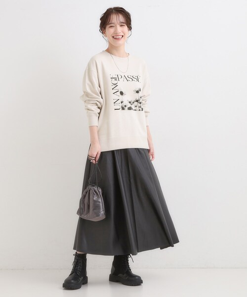 SHOO・LA・RUE(シューラルー)の「【S-LL】選べる4柄 グラフィックアソート裏毛スウェット(スウェット・レディース・ホワイト系3/チャコール/ベージュ系その他7/ブラック系/ダークブラウン系2/ブルー系1/ピンク系4/グレー系1・01/02/03/04)」の19枚目の写真