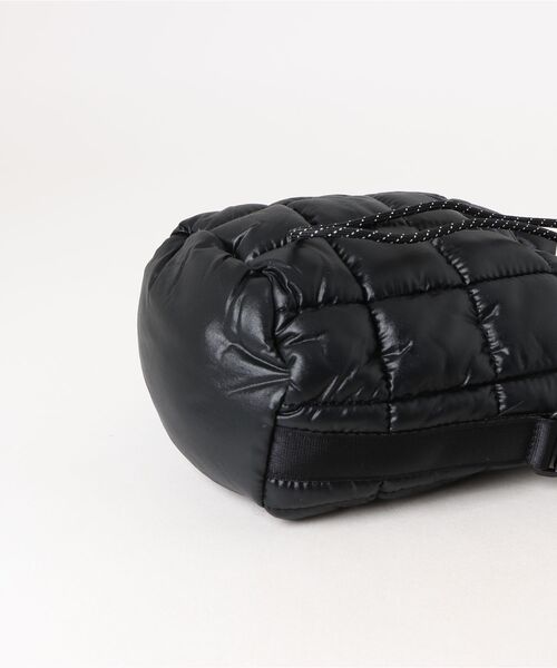 NIKE(ナイキ)の「《NIKEアパレル》NK NSW PUFFLE TINY TOTE(トートバッグ・メンズ・ライトホワイト/ブラック・フリー)」の4枚目の写真