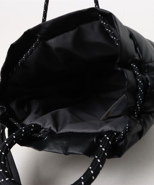 NIKE(ナイキ)の「《NIKEアパレル》NK NSW PUFFLE TINY TOTE(トートバッグ・メンズ・ライトホワイト/ブラック・フリー)」の5枚目の写真