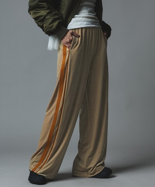 W:Huku（フーク）の「ベロア サイドライン イージー パンツ / Velour Side-Line Easy Pants（その他パンツ・レディース・ブラック/ブラウン/ベージュ/ネイビー・FREE）」の3枚目の写真