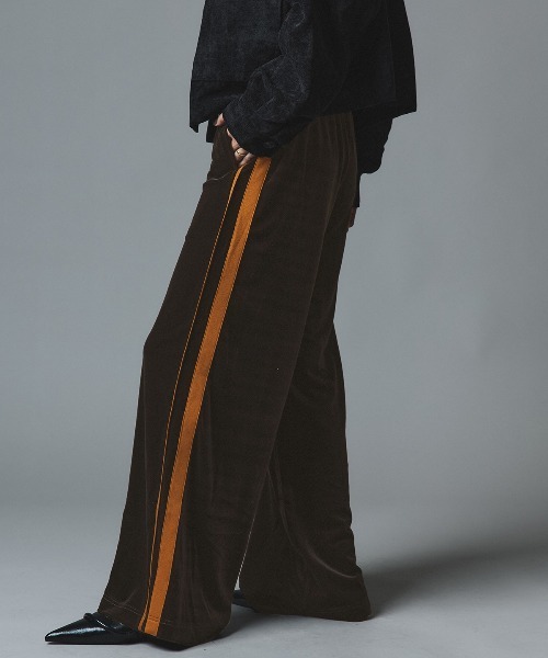 W:Huku（フーク）の「ベロア サイドライン イージー パンツ / Velour Side-Line Easy Pants（その他パンツ・レディース・ブラック/ブラウン/ベージュ/ネイビー・FREE）」の2枚目の写真