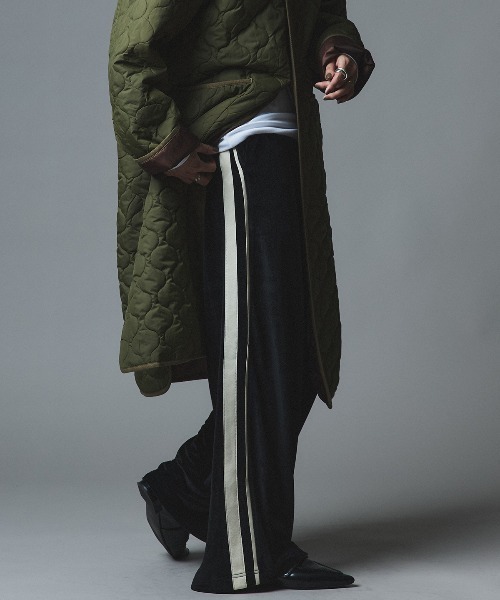 W:Huku（フーク）の「ベロア サイドライン イージー パンツ / Velour Side-Line Easy Pants（その他パンツ・レディース・ブラック/ブラウン/ベージュ/ネイビー・FREE）」の5枚目の写真