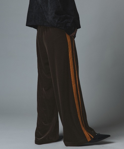 W:Huku（フーク）の「ベロア サイドライン イージー パンツ / Velour Side-Line Easy Pants（その他パンツ・レディース・ブラック/ブラウン/ベージュ/ネイビー・FREE）」の8枚目の写真