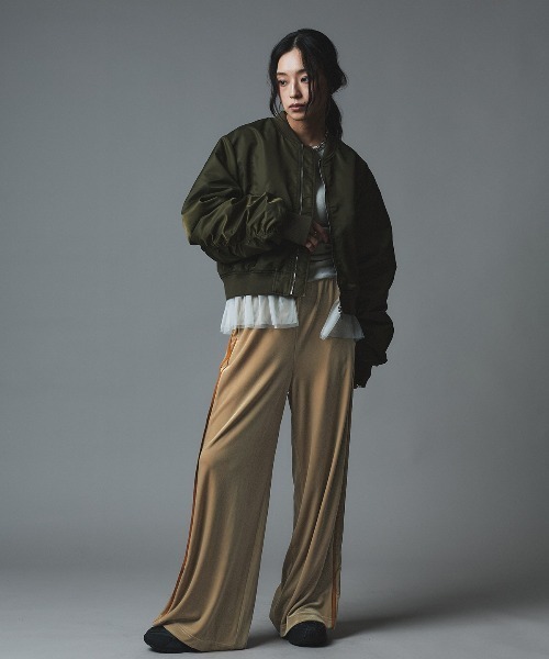 W:Huku（フーク）の「ベロア サイドライン イージー パンツ / Velour Side-Line Easy Pants（その他パンツ・レディース・ブラック/ブラウン/ベージュ/ネイビー・FREE）」の14枚目の写真