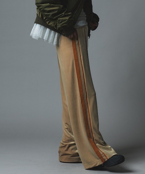 W:Huku（フーク）の「ベロア サイドライン イージー パンツ / Velour Side-Line Easy Pants（その他パンツ・レディース・ブラック/ブラウン/ベージュ/ネイビー・FREE）」の20枚目の写真