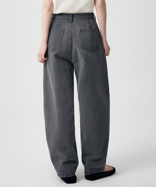 MUSINSA STANDARD WOMAN(ムシンサスタンダードウーマン)の「ウーマンズツイストセミバルーンデニムパンツ【グレー】(デニムパンツ・レディース・その他・30/24/25/26/27)」の7枚目の写真