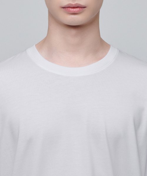 MUSINSA STANDARD（ムシンサスタンダード）の「スーピマリラックスドクルーネック長袖Tシャツ[ホワイト]（Tシャツ/カットソー・メンズ・その他・SMALL/MEDIUM/LARGE/X-LARGE/XX-LARGE/XXX-LARGE）」の4枚目の写真