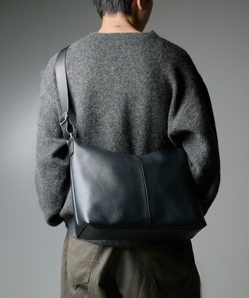 Adoon plain（アドーンプレーン）の「2-WayArtificial Grain  Shoulder Bag / 2Way合皮ショルダーバッグ（ショルダーバッグ・メンズ・ブラック/ブラウン・FREE）」の11枚目の写真