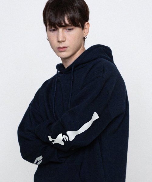 GRAVER（グレーバー）の「[ユニセックス]エルボーOFボンフードパーカー_ネイビー（パーカー・レディース・ホワイト・SMALL/MEDIUM/LARGE/X-LARGE）」の2枚目の写真