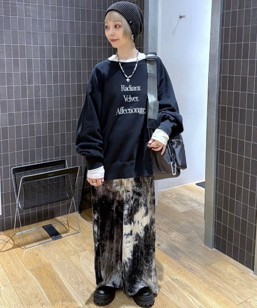 JEANASIS（ジーナシス）の「シルキータッチクルーLS TEE/629911（Tシャツ/カットソー・レディース・ブラック/ホワイト/ベージュ系その他/レッド・FREE）」の17枚目の写真