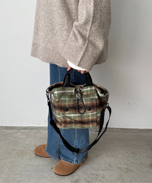 210nouve（トゥージュヌーブ）の「【2WAY】アウトポケット ドロスト ショルダー/ハンドバッグ（ハンドバッグ・レディース・ベージュ/ブラック/グリーン/レッド・FREE）」の4枚目の写真