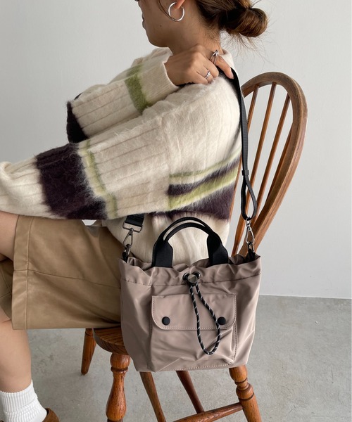 210nouve（トゥージュヌーブ）の「【2WAY】アウトポケット ドロスト ショルダー/ハンドバッグ（ハンドバッグ・レディース・ベージュ/ブラック/グリーン/レッド・FREE）」の19枚目の写真