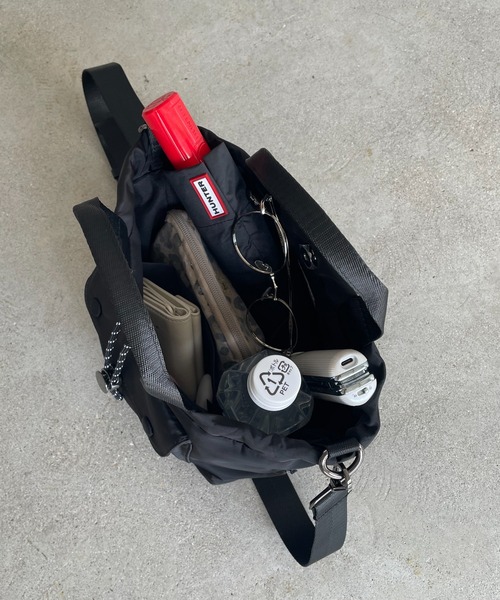 210nouve（トゥージュヌーブ）の「【2WAY】アウトポケット ドロスト ショルダー/ハンドバッグ（ハンドバッグ・レディース・ベージュ/ブラック/グリーン/レッド・FREE）」の6枚目の写真