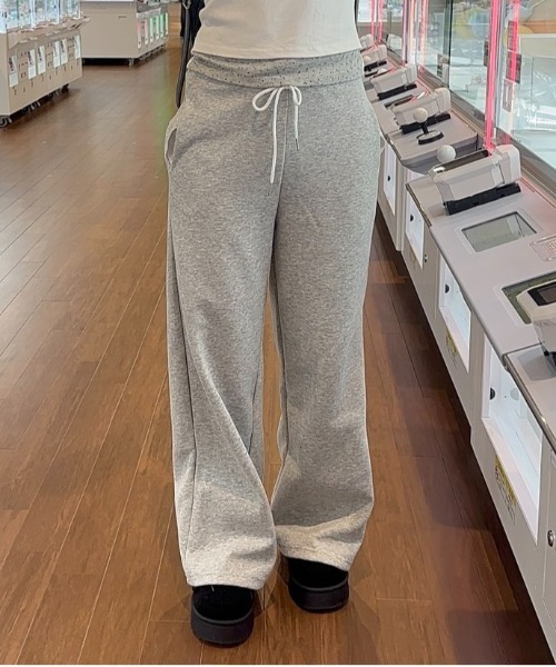 Vini（ヴィニ）の「ハイウエストストレートスウェットパンツ（スウェットパンツ・レディース・グレー/ブラック/ダークグレー/ホワイト・MEDIUM）」の3枚目の写真