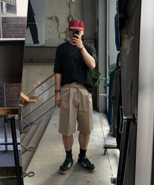 BESLOW(ビースロー)の「ルーズフィット ヘンリーネック Tシャツ ブラック(Tシャツ/カットソー・メンズ・その他・SMALL/MEDIUM/LARGE/X-LARGE)」の2枚目の写真