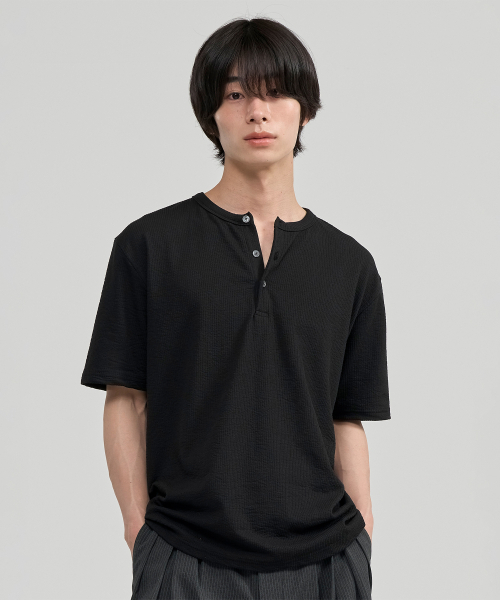 JUAN HOMME(ジュアンオム)の「ヘンリーネックハーフスリーブ(ブラック)(Tシャツ/カットソー・メンズ・その他・SMALL/MEDIUM/LARGE)」の1枚目の写真