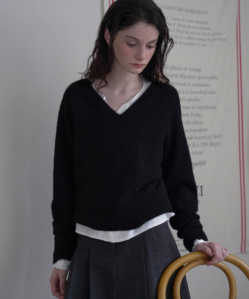 DEHEVE（デヘヴェ）の「Wool V-neck Knit [Black]（ニット/セーター・レディース・ブラック・FREE）」の3枚目の写真