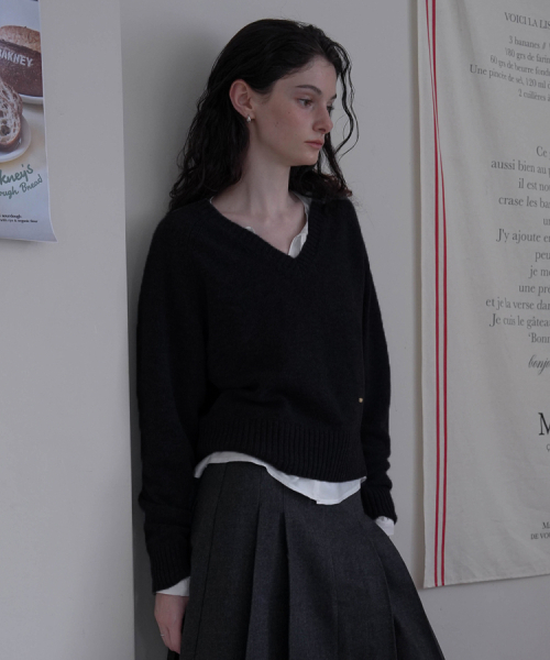 DEHEVE（デヘヴェ）の「Wool V-neck Knit [Black]（ニット/セーター・レディース・ブラック・FREE）」の4枚目の写真