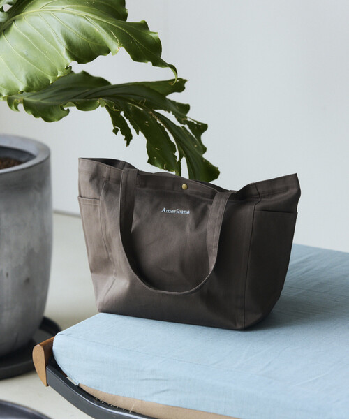 AMERICANA（アメリカーナ）の「Americana × Firsthand/アメリカーナ 別注 エンブロイダリー トート M / サイドポケット付き トートバッグ / A4収納可能（トートバッグ・レディース・ブルーグリーン/ダークブラウン/ピンク/レモンイエロー・FREE）」の7枚目の写真