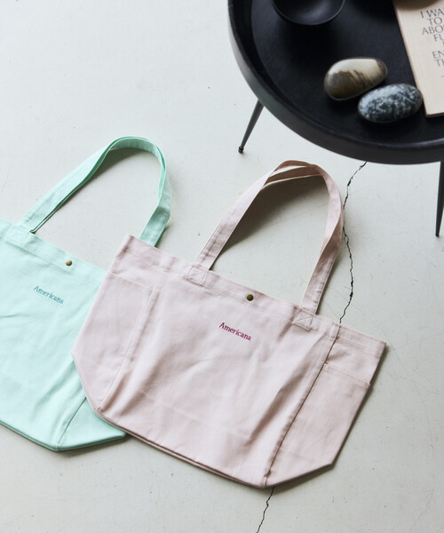 AMERICANA（アメリカーナ）の「Americana × Firsthand/アメリカーナ 別注 エンブロイダリー トート M / サイドポケット付き トートバッグ / A4収納可能（トートバッグ・レディース・ブルーグリーン/ダークブラウン/ピンク/レモンイエロー・FREE）」の13枚目の写真