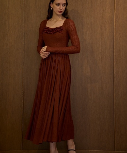 ERADIE(エラディエ)の「Heart Neck Lace One Piece ハートネックストレッチレースワンピース(ワンピース・レディース・Brick/アイボリー/ブラック・FREE)」の3枚目の写真