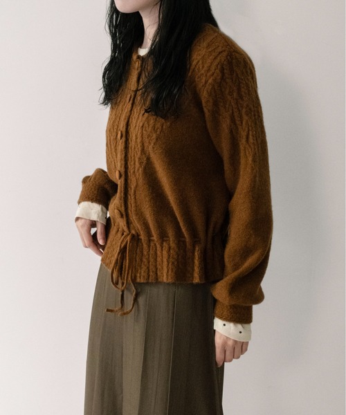 on:nue（オンニュ）の「【on:nue】[着用動画あり！] ケーブル編みペプラムショートカーディガン（カーディガン/ボレロ・レディース・ブラウン/グレー/アイボリー・FREE）」の7枚目の写真