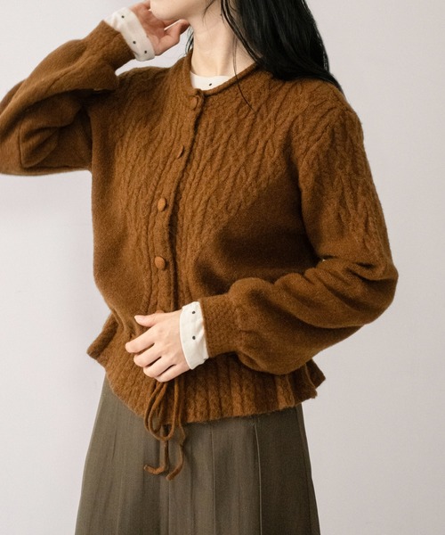 on:nue（オンニュ）の「【on:nue】[着用動画あり！] ケーブル編みペプラムショートカーディガン（カーディガン/ボレロ・レディース・ブラウン/グレー/アイボリー・FREE）」の8枚目の写真