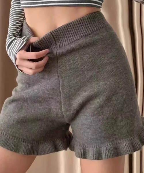 ampm(エーエムピーエム)の「フリルヘム ニットショートパンツ(その他パンツ・レディース・グレー/ブラック・M/L)」の5枚目の写真