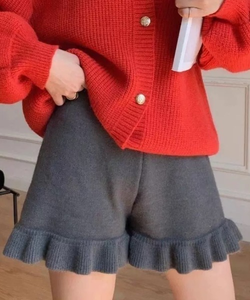 ampm(エーエムピーエム)の「フリルヘム ニットショートパンツ(その他パンツ・レディース・グレー/ブラック・M/L)」の7枚目の写真