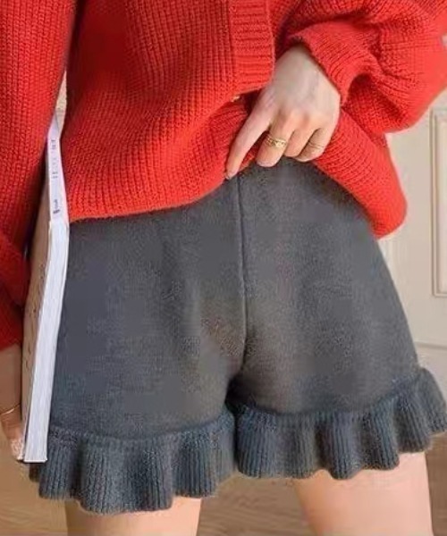 ampm(エーエムピーエム)の「フリルヘム ニットショートパンツ(その他パンツ・レディース・グレー/ブラック・M/L)」の6枚目の写真