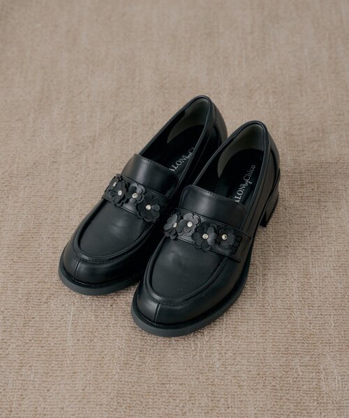 Chico(チコ)の「【SALON by Chico】フラワーデザインヒールローファー(その他シューズ・レディース・ブラック/ブラウン・SMALL/MEDIUM/LARGE)」の3枚目の写真