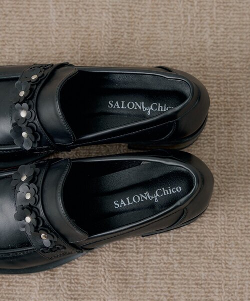 Chico(チコ)の「【SALON by Chico】フラワーデザインヒールローファー(その他シューズ・レディース・ブラック/ブラウン・SMALL/MEDIUM/LARGE)」の6枚目の写真
