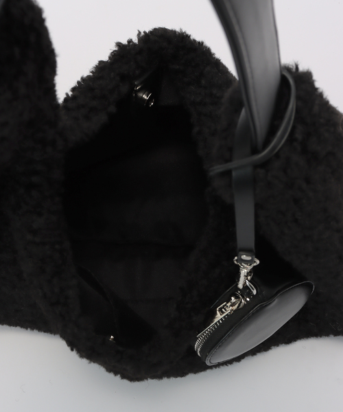 B.C STOCK（ベーセーストック）の「トライアングルファーBAG（ショルダーバッグ・レディース・ベージュ/ブラック・FREE）」の13枚目の写真