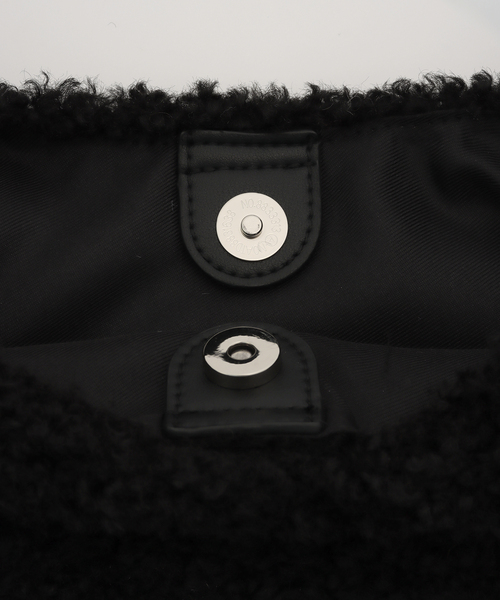 B.C STOCK（ベーセーストック）の「トライアングルファーBAG（ショルダーバッグ・レディース・ベージュ/ブラック・FREE）」の4枚目の写真