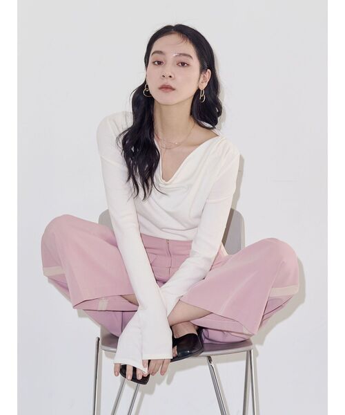 LAGUNAMOON（ラグナムーン）の「オフショルドレープ2WAYトップス（Tシャツ/カットソー・レディース・ブラック/アイボリー/ピンク/ライトグレー・FREE）」の2枚目の写真