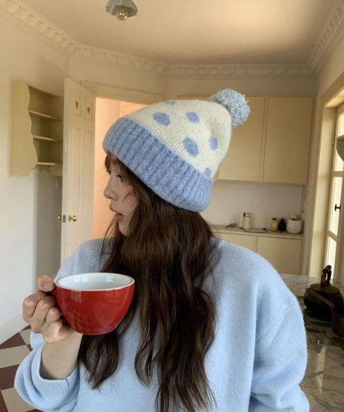 WEGO(ウィゴー)の「WEGO/【ドット柄】ポンポンドロップバイカラーニット(ニットキャップ/ビーニー・レディース・ブルー・FREE)」の1枚目の写真