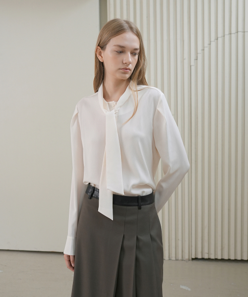 PAUL&ALICE(ポール&アリス)の「TIE BLOUSE / IVORY(シャツ/ブラウス・レディース・アイボリー・FREE)」の1枚目の写真