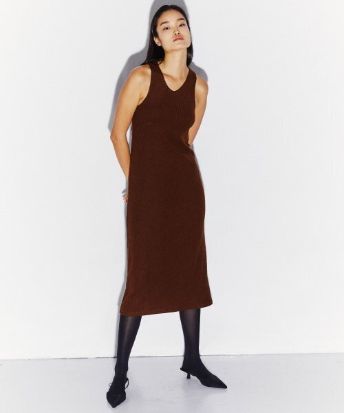KIMDOH（キムド）の「CROP TURTLENECK SWEATER V-NECK DRESS SET BROWN（ワンピース・レディース・その他・FREE）」の2枚目の写真