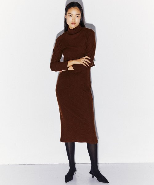 KIMDOH（キムド）の「CROP TURTLENECK SWEATER V-NECK DRESS SET BROWN（ワンピース・レディース・その他・FREE）」の3枚目の写真