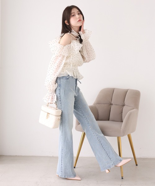 one after another NICE CLAUP（ワンアフターアナザーナイスクラップ）の「【S/Mサイズ展開】サイドカット美脚リボンデニムパンツ（デニムパンツ・レディース・ブルー系その他/ブラック/ライトブルー・SMALL/MEDIUM）」の6枚目の写真