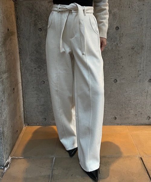 ROGER AND RAW（ロジャーアンドロウ）の「［起毛ポンチ］ベルト付きラインストーンストレートパンツ（その他パンツ・レディース・ホワイト/ブラック/グレー・FREE）」の2枚目の写真
