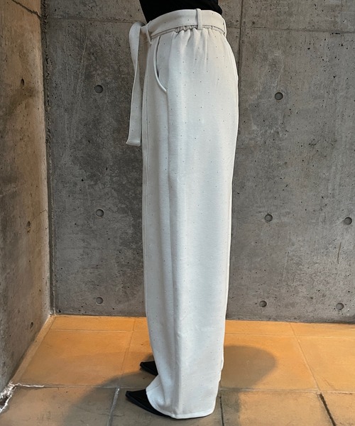 ROGER AND RAW（ロジャーアンドロウ）の「［起毛ポンチ］ベルト付きラインストーンストレートパンツ（その他パンツ・レディース・ホワイト/ブラック/グレー・FREE）」の20枚目の写真