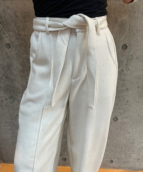 ROGER AND RAW（ロジャーアンドロウ）の「［起毛ポンチ］ベルト付きラインストーンストレートパンツ（その他パンツ・レディース・ホワイト/ブラック/グレー・FREE）」の16枚目の写真
