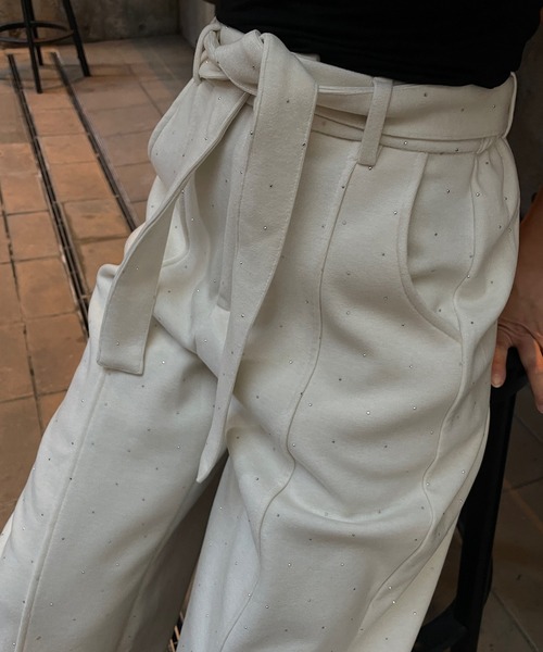 ROGER AND RAW（ロジャーアンドロウ）の「［起毛ポンチ］ベルト付きラインストーンストレートパンツ（その他パンツ・レディース・ホワイト/ブラック/グレー・FREE）」の14枚目の写真