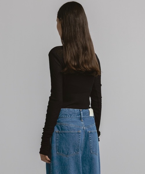 CINOH（チノ）の「TENCEL CASHMERE RIB LONG SLEEVE T-SHIRT（Tシャツ/カットソー・レディース・ブラック/ブルー/ホワイト・38）」の22枚目の写真